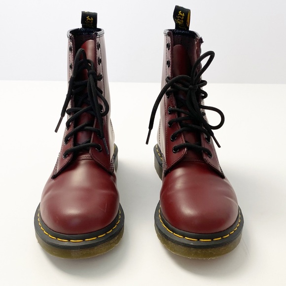 dr martens cherry queso